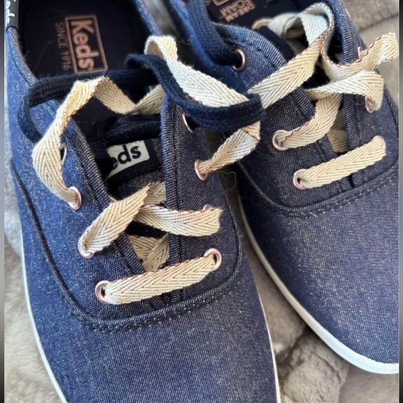 Women’s Keds Shoes Size 7 - Picture 2 of 4